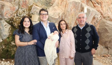  Alejandra Berrueta, Luis Fernando Rodríguez, Carmen  Zapata y Enrique Berrueta con María Paula.