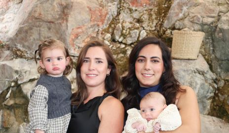  Carmelita Aranda, Carmelita Berrueta y María Berrueta con María Paula Rodríguez.