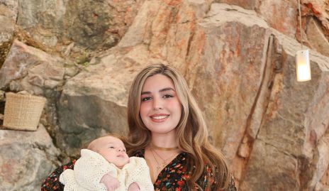  Sofía Rodríguez con su ahijada María Paula.