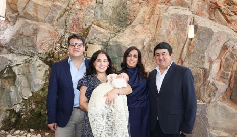  Luis Fernando Rodríguez, Alejandra Berrueta, María Berrueta y Rolando Domínguez con María Paula.