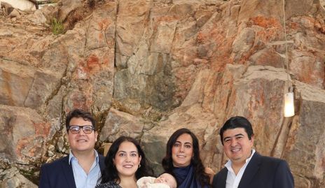  Luis Fernando Rodríguez, Alejandra Berrueta, María Berrueta y Rolando Domínguez con María Paula.