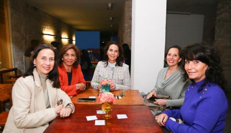 Carmen Bravo, Adriana, Sandra, Cecilia y Claudia Sánchez.