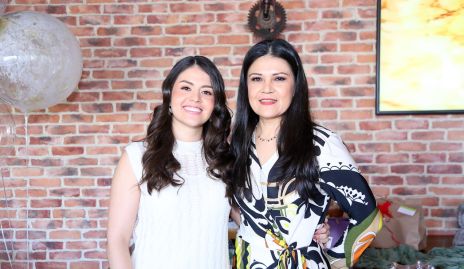  Andrea Ortiz con su mamá Ana Ávila.