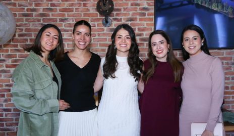  Elisa Alvarado, Daniela Guzmán, Andrea Ortiz, Sofía Llamas y Estefi Benavente.
