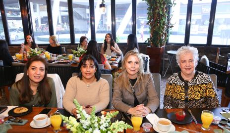 Claudia Navarro, Gaby Dauajare, Patricia García y Lourdes Guerra.