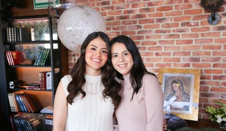  Andrea Ortiz y Estefi Benavente.