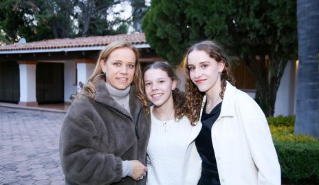  Mariana Torres con sus hijas Daniela y Sofía Torre.