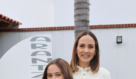  Alejandra Salas con su hija Arantza Calzada.