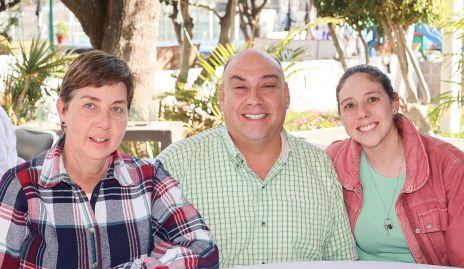  Ana, José Ángel y Ana Morales.