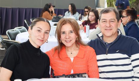  Sandy, Sandra y Gerardo Estrada.