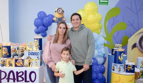 Rocío Muriel y René Pierdant con su hijo Pablo.