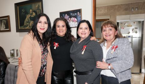  Manena Alonso, Rosa María González, Carla y Queta Contreras.