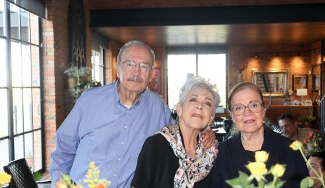  Alfredo Lujambio, Margarita Cataño y Rosa Elena Navarro de Cataño.