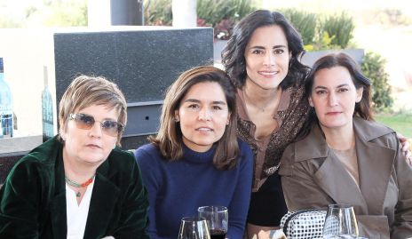  Claudia Hinojosa, Lorena Torres, Anilú Enríquez y Sandra Morelos.