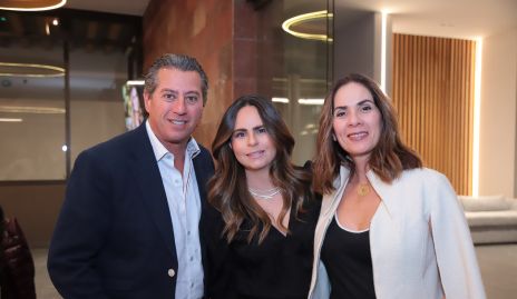  Gustavo González, Marianne Velasco y Gaby Aranda.