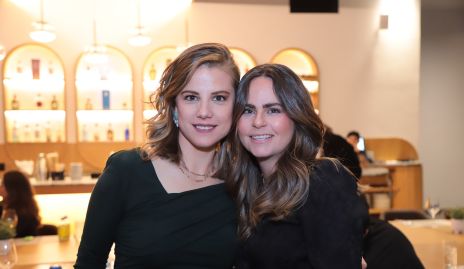  Montserrat Martell y Marianne Velasco.