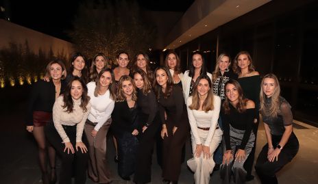  Marianne Velasco celebrando su cumpleaños con sus amigas.