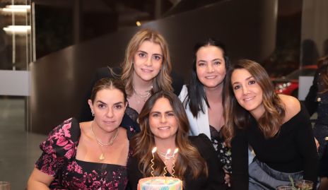  Rocío Muriel, Daniela Muriel, Marianne Velasco, Mariana Meade y Marcela Rivero.