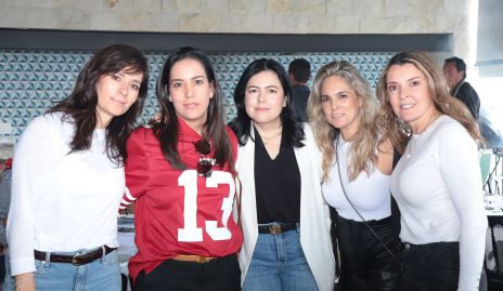  Ana Aranda, María José Torres, Christianne Esper, María José Pedrero y Vero Subirana.