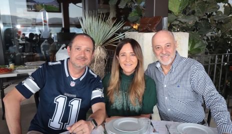  Manuel Toledo, Claudia Toledo y Rodolfo Narro.