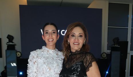  Valeria Alcalde y Ángeles Barba.