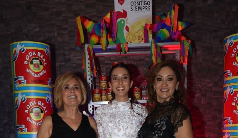  Silvia Aguilar, Valeria Alcalde y Ángeles Barba.