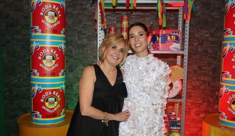  Valeria Alcalde con su mamá Silvia Aguilar.