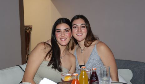  Mariana y Natalia Gómez.