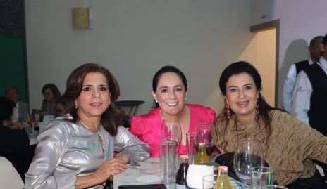  Ana Emelia Tobías, Laura Rodríguez y Rosy Hernández.