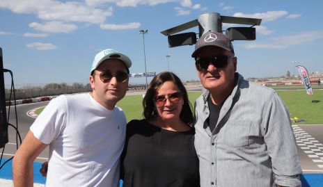  Diego Villanueva, Sara Gutiérrez y Juan Carlos Villanueva.