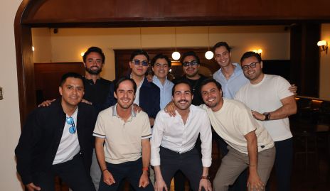  Jesús Ortiz con sus amigos.