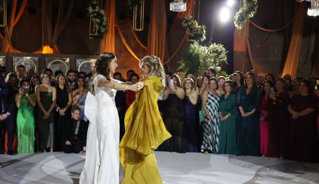  Oly de Abud bailando con su hija Oly.