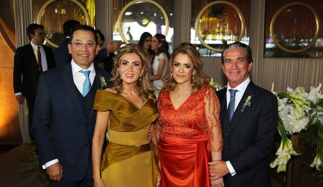  Salim Abud, Olivia de Abud, Ludy Guevara y Juan Carlos Arredondo, papás de los novios.
