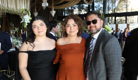  Camila Reyes, Carolina Loria y Juan Pablo Guevara.