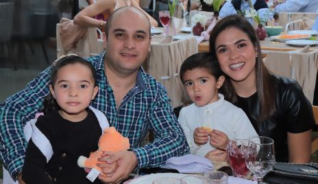  Mauricio Suárez, July Valle, Valentina y Mauricio.
