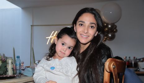  Isa Villanueva con su hija Macarena.