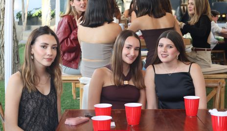  Paloma Artolózaga, Isabella Vázquez y Manu Zambrano.