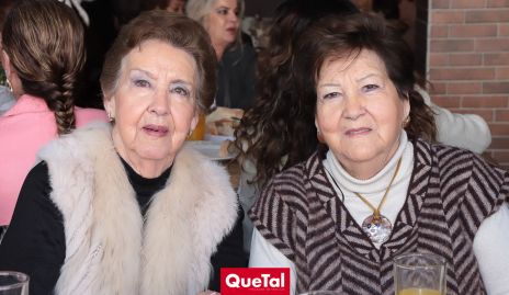 María Cruz Álvarez y Elvira Álvarez.