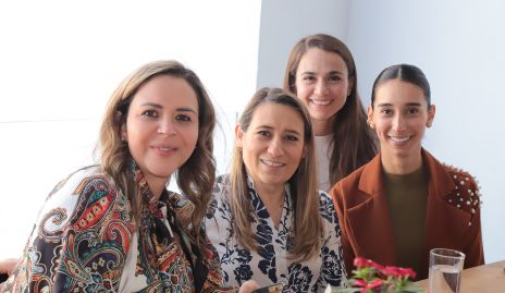  Claudia Mauricio, Mónica Álvarez, Angélica y Camila Lozano.