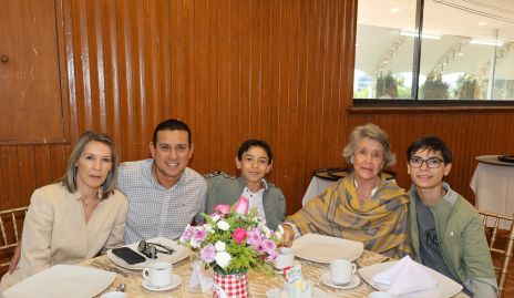  Elena Sampere, David Rosas, Mateo Rosas, Montse Sampere y Pablo Sampere.