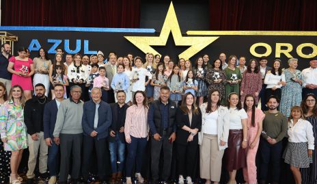  Galardonados Azul y Oro del Club Deportivo Potosino con sus entrenadores.