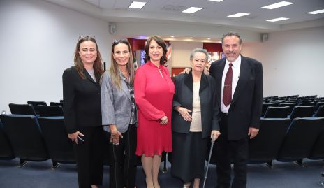  Magdalena Elizalde, Luz de Lourdes Elizalde, Imelda Elizalde, Imelda Martínez y Manuel Elizalde.