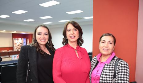  Gloria Cabral, Imelda Elizalde y Laura Acosta.