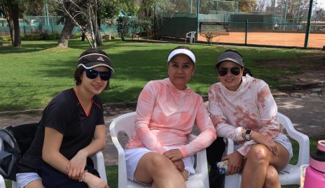  Renata Mariscal, Martha Isabel Ríos y Elizabeth Alcalde.