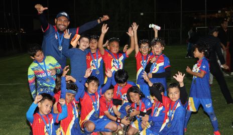  Equipo Apostólica.