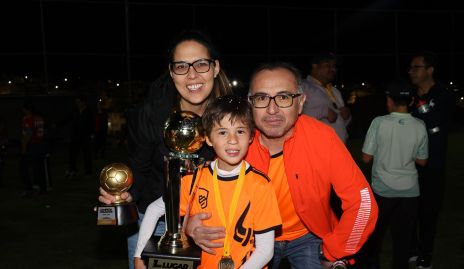  Pilar, José María y Christian Esqueda.