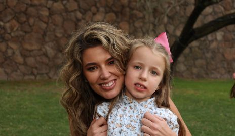  Sofía López con su hija Sofía.