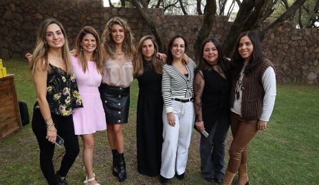  Montse Muñiz, María José Díaz, Sofía López, Gaby Franco, Anaisa Torres, Susana Lozano y Estefanía Díaz Infante.