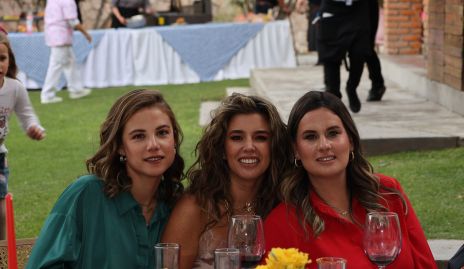  Montse Martell, Sofía López e Isa López.