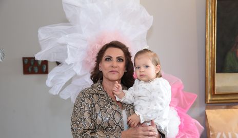  Raquel Altamirano con su nieta Loretta Lozano.